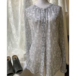 Gray and white blouse from Banana Republic. Size M great condition